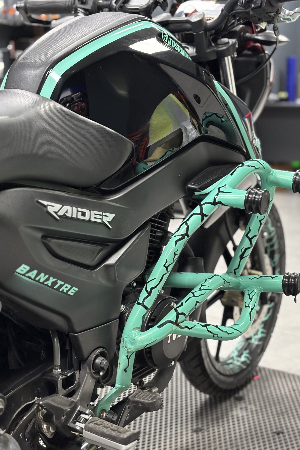 Motor-Kask ve Koruma Demiri için Siyah Renk Yıldırım Şimşek Seti (16 Parça )