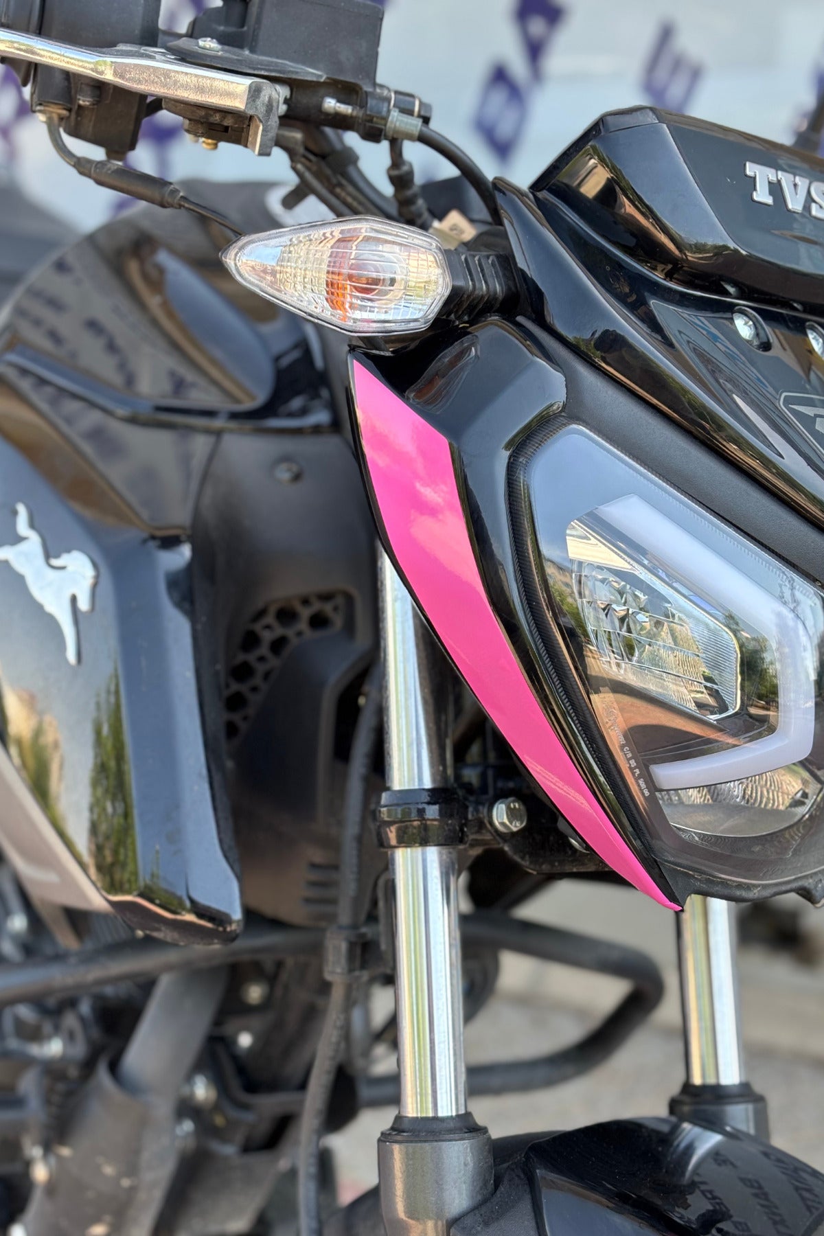 TVS Raider için Far Kaşı Detay Sticker (Sağ ve Sol)