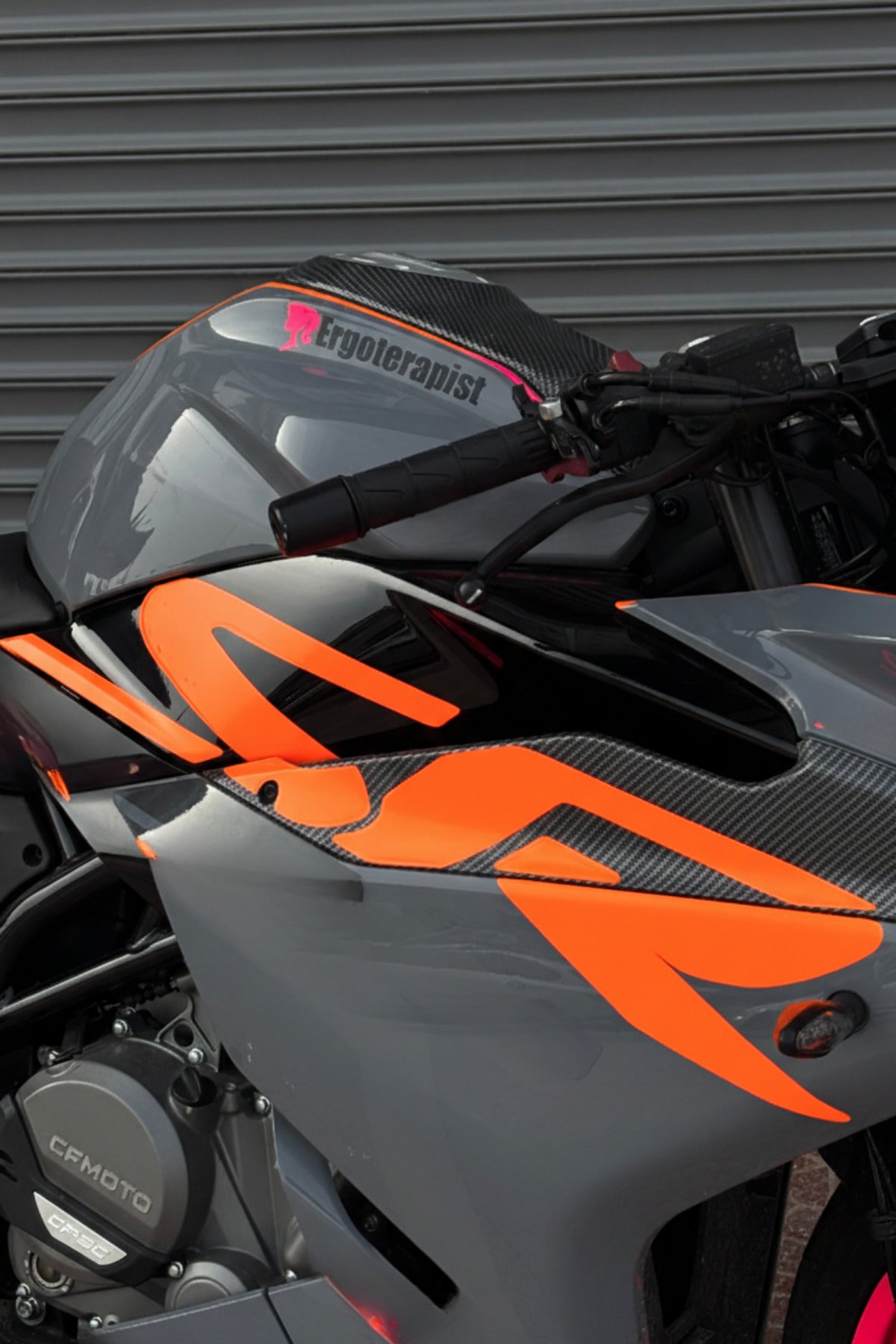 CFMOTO 250SR için Renkli Orijinal Sticker (SR Yazıları Sağ ve Sol )(Orijinal Üzerine Tam Kapatır)