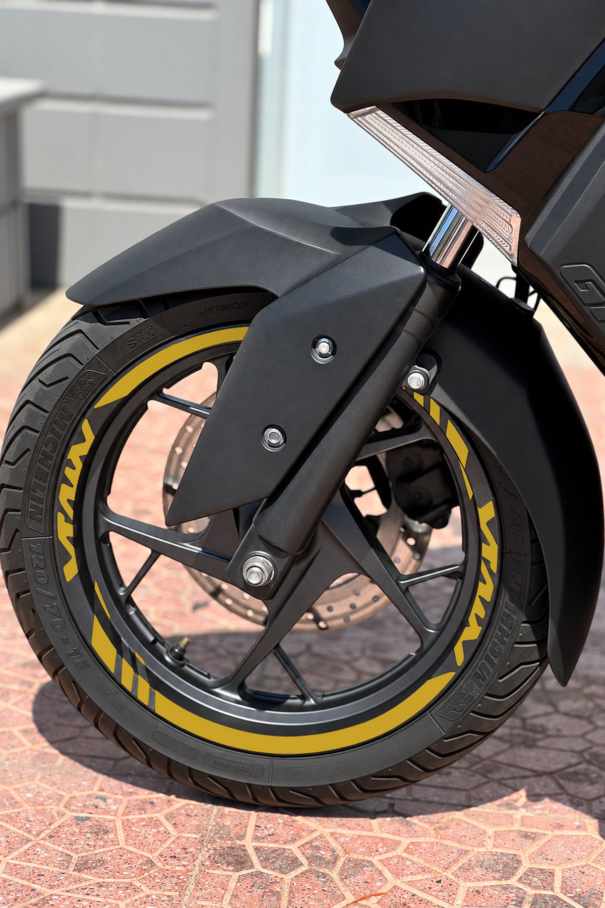 Yamaha Xmax Scooter için Kalın Kesikli + Xmax Yazılı Jant Şeridi Sticker Seti (Ön Arka Yeterli)
