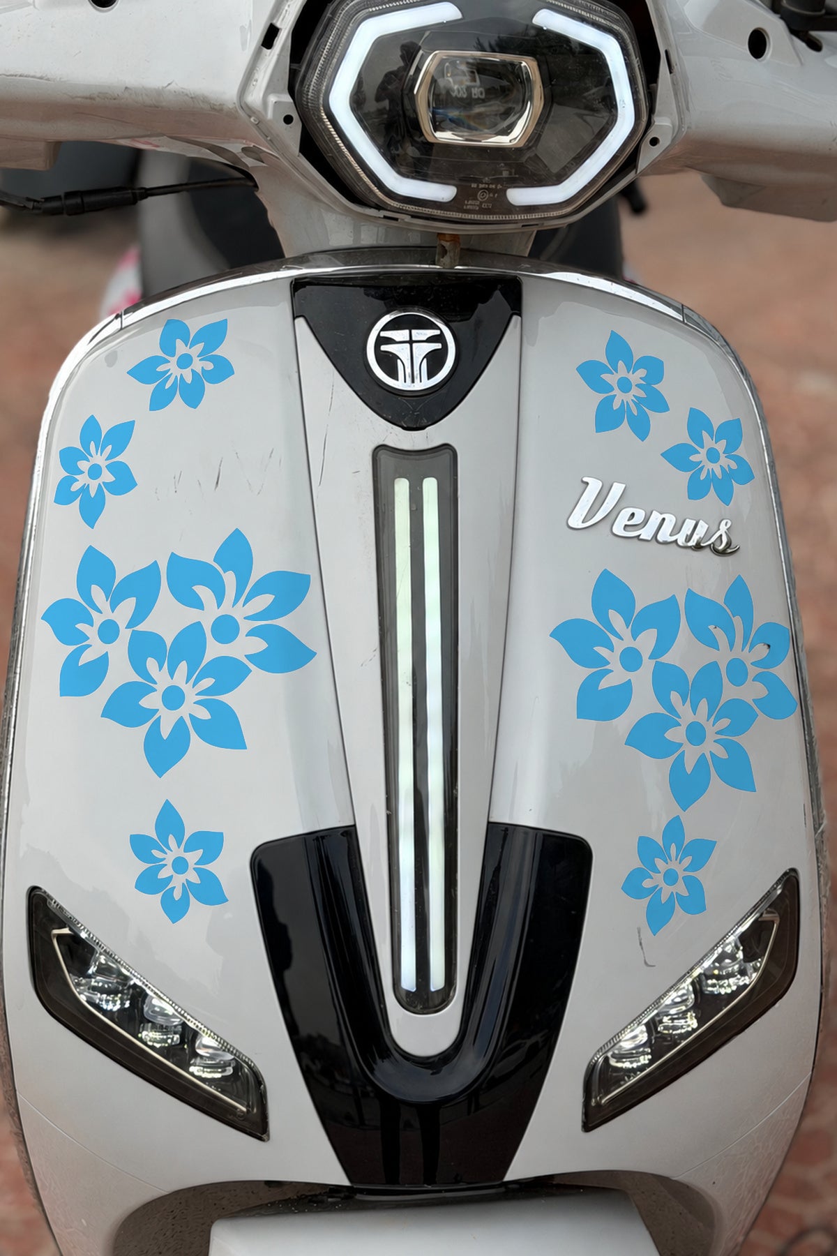 Motosiklet ve Kask için Çiçek Desenleri Sticker Etiket (Fotoğraftaki Adet Kadar Gelmektedir)