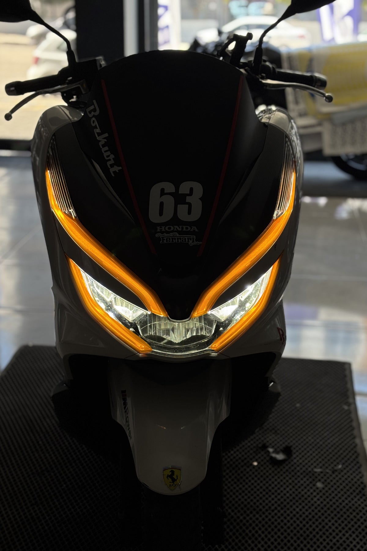 Honda PCX (2018-2020) için Far Tasarım Folyosu Sticker