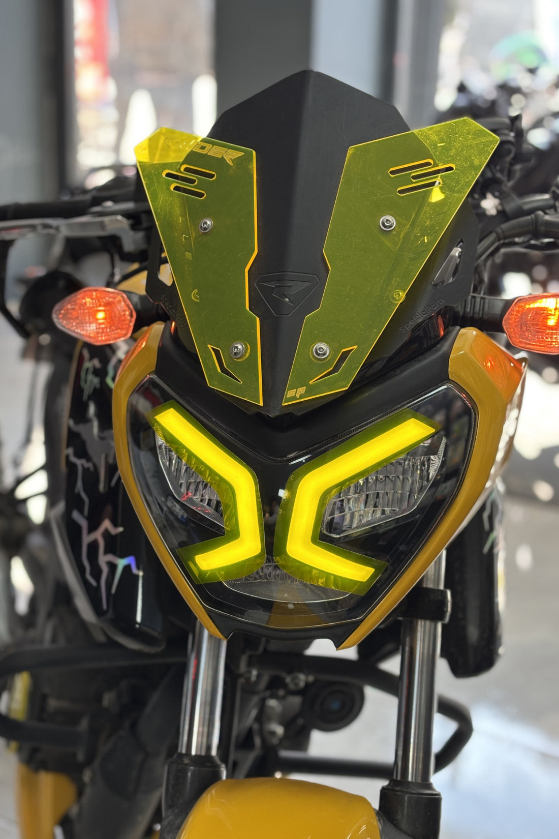 TVS Raider Gündüz Farı için Renkli Far Filmi Sticker