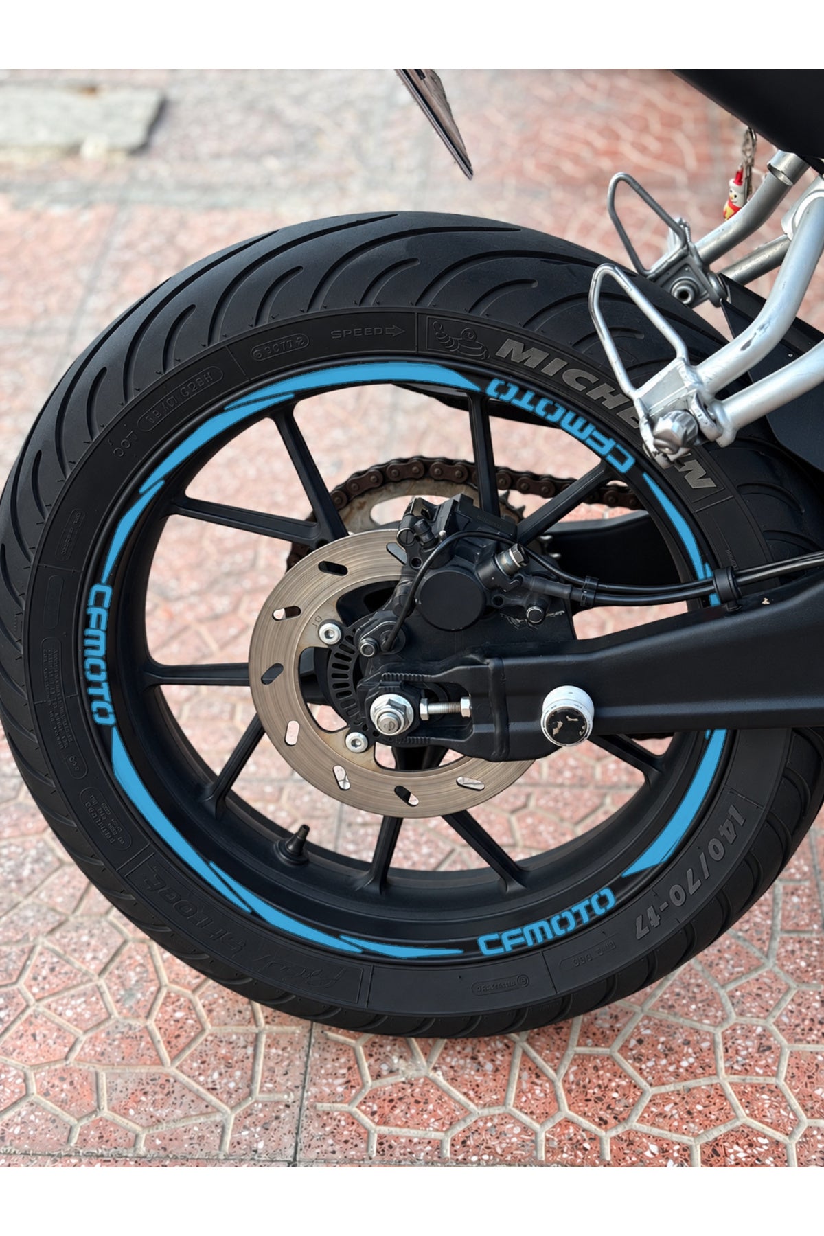 CFMOTO Motosikletler için 17 Inch Tüm Jantlara Uyumlu Universal Jant Şeridi+CFMOTO Yazıları (Ön ve Arka Janta Yeterli)