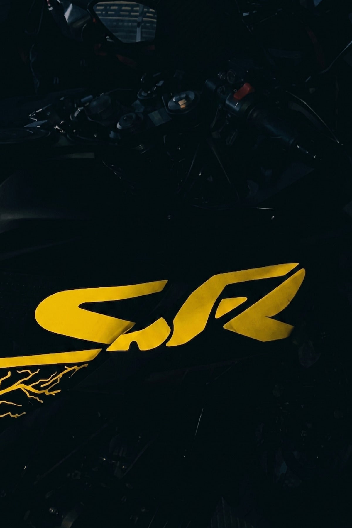 CFMOTO 250SR için Reflektik Renkli Orijinal Sticker (SR Yazıları Sağ ve Sol )(Orijinal Üzerine Tam Kapatır)