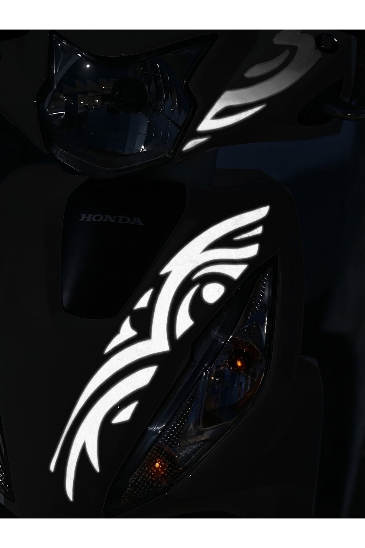 Honda Dio için Reflektörlü Dövme Tribal Desen Sticker (2 Parça)