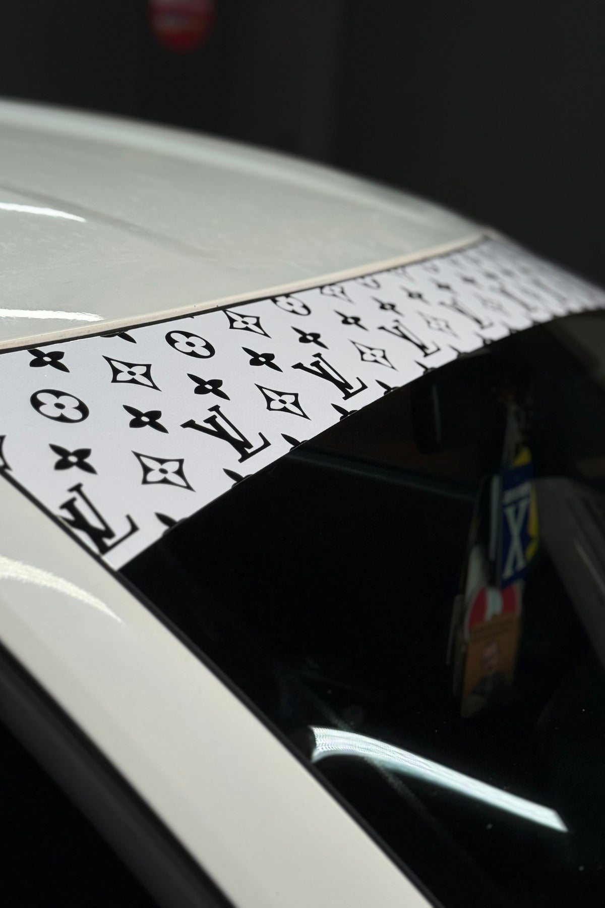Ön Cam ML Desenli Güneşlik Sticker (Tüm Araçlara Uyumludur)