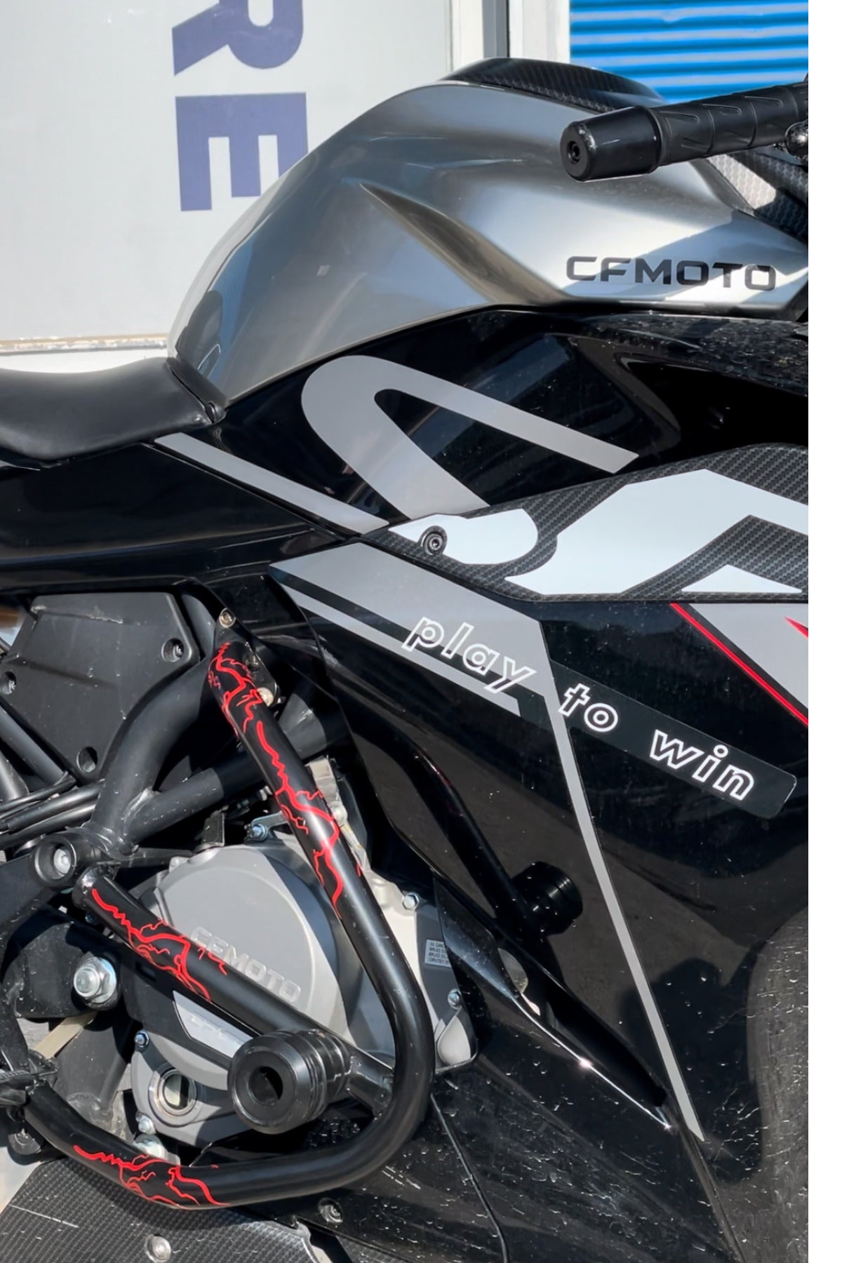 Motor Koruma Demiri için Kırmızı Sticker Etiket Yıldırım Şimşek Sticker Seti 4'lü (TEK TARAF İÇİN)