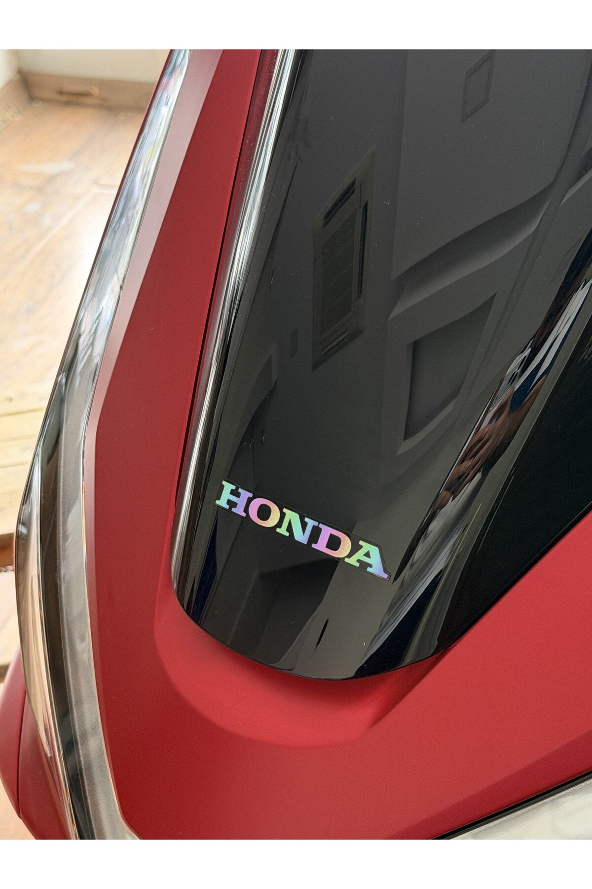Honda PCX için Tüm Yıllara Uyumlu Ön Cam Orijinal Renkli Cam Yazı Sticker Etiket (1 Adet)