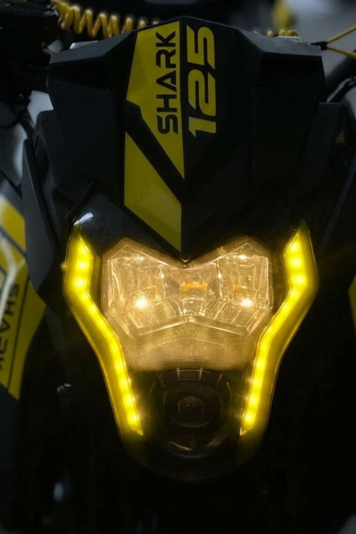 Arora Shark 125 için Far Filmi Sticker (Sağ-Sol)