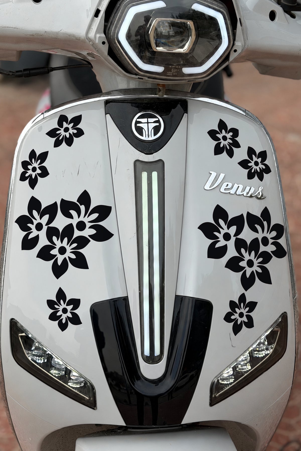 Motosiklet ve Kask için Çiçek Desenleri Sticker Etiket (Fotoğraftaki Adet Kadar Gelmektedir)