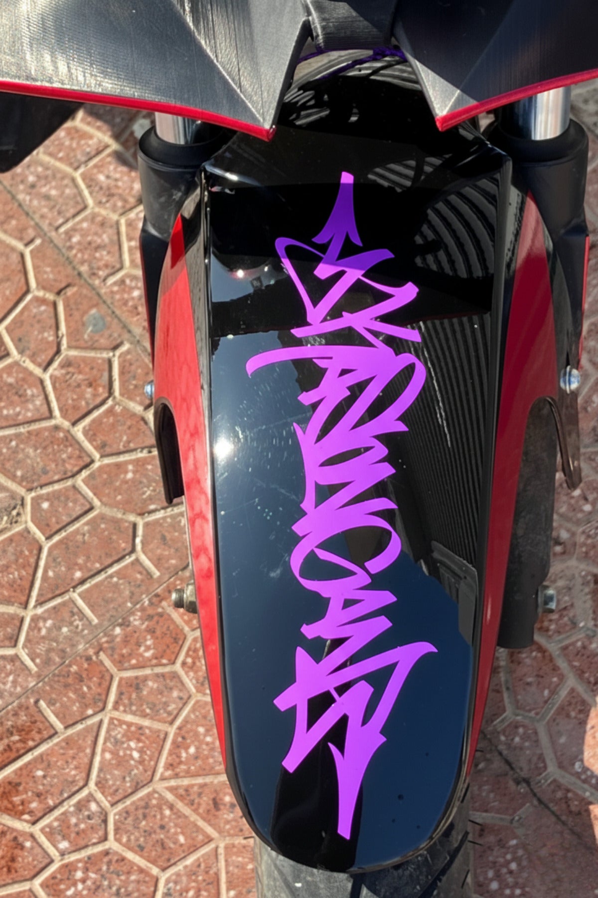 Motosiklet Çamurluk ve Grenajlara Uyumlu Grafiti Sticker Etiket (30CM)