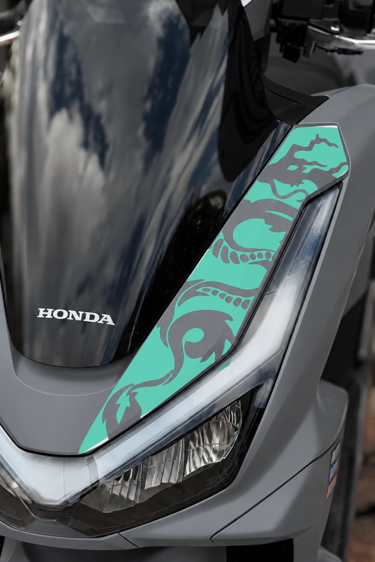 Honda PCX Deluxe Yeni Kasa 2025-2026 Uyumlu Ejder Desenli Ön Panel Sticker