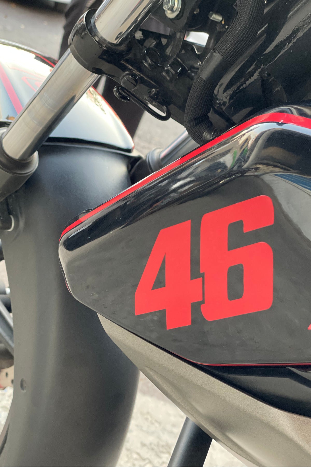 Motor-Araba-Kask için Kırmızı 46 Yarış Stili Logo Sticker Etiket (1 Adet)