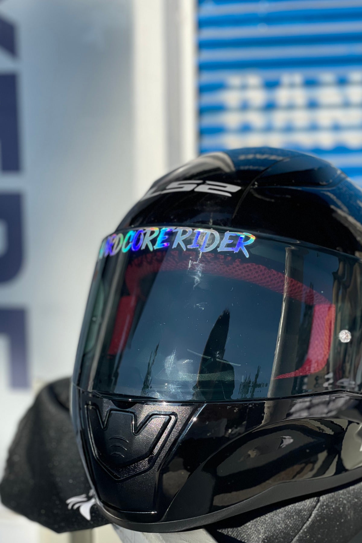 Kask ve Vizör için Dekoratif Hologramlı Renk Değiştiren Hard Core Rider Sticker 14CMx2CM (1 Adet)