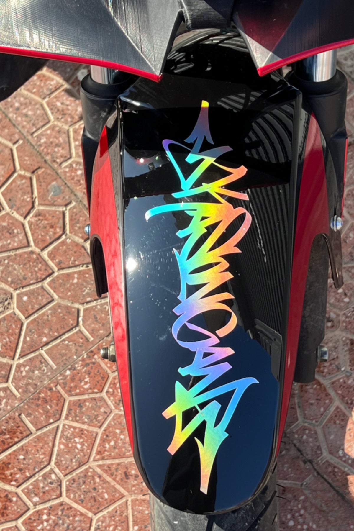 Motosiklet Çamurluk ve Grenajlara Uyumlu Grafiti Sticker Etiket (30CM)