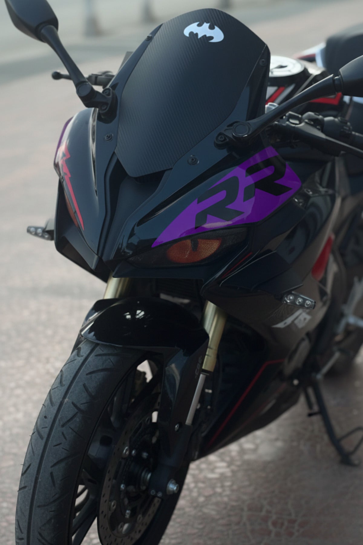 RKS SRK125 için Mor Renk RR Yazılı Kafa Detay Sticker (1 Adet)
