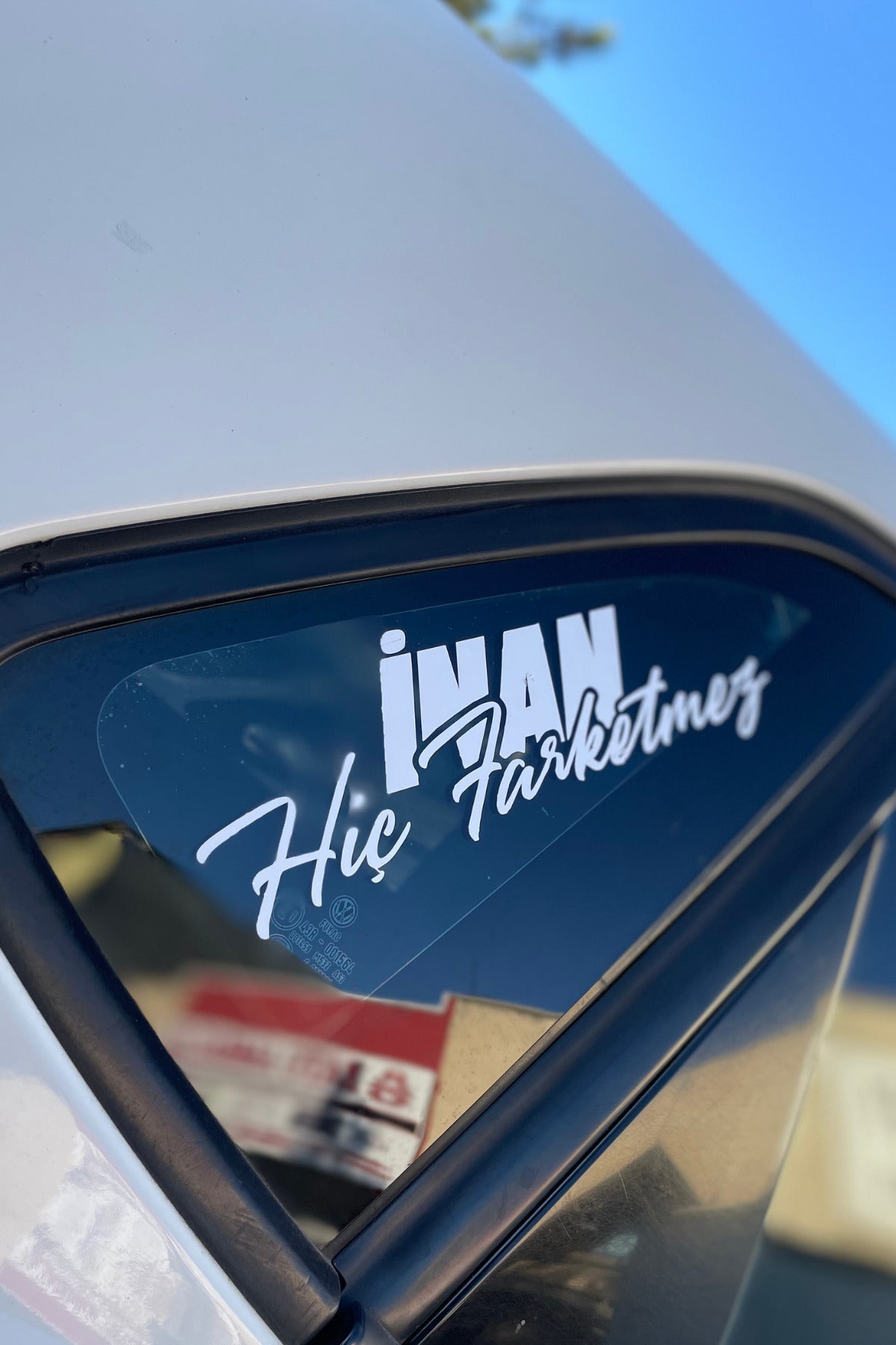 Motor-Araba için Beyaz Renk İnan Hiç Farketmez Sticker Etiket 20CMx7CM (1 Adet)