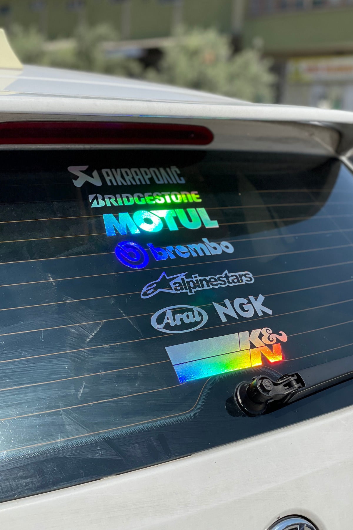 Araba Cam Arkası için Hologramlı Renk Değiştirip Parlayan Dekoratif Sponsorlu Sticker (1 Adet)