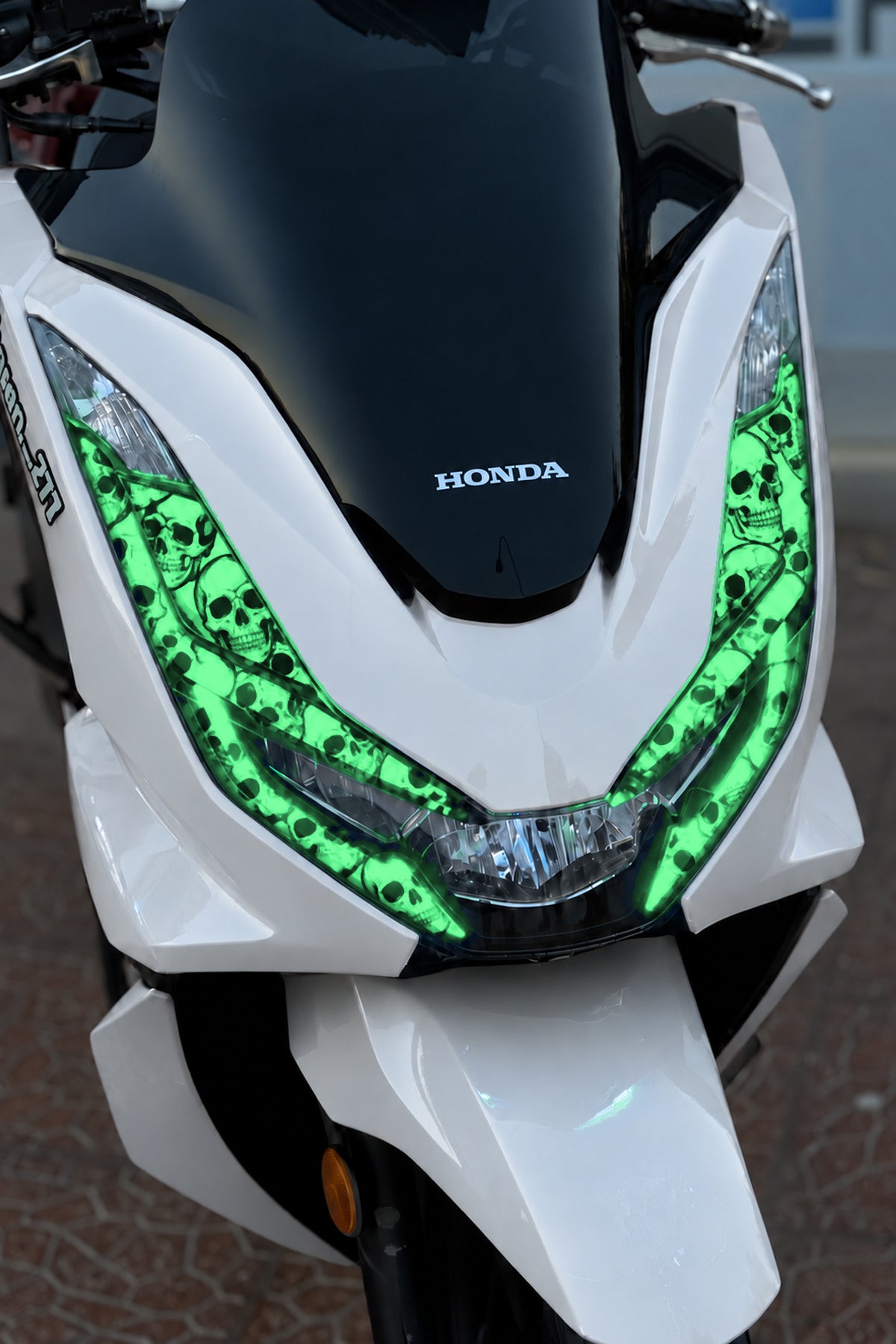 Honda PCX için Geniş Kalıp Kurukafa Desenli Far Filmi Far Tasarım Sticker
