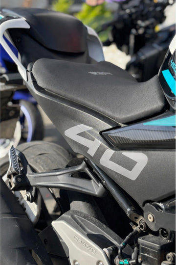 CF MOTO 450SR için Gri Renk Orijinal 40 Yazılı Sticker Etiket Seti (2 Parça sağ ve Sol)