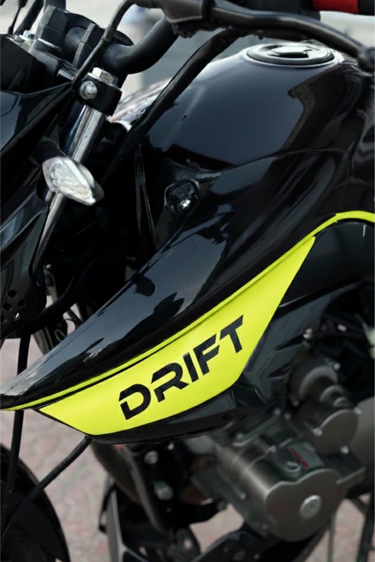 Mondial Drift-L için Yan Grenajlara Uyumlu Neon Sarı Drift Yazılı Sticker Kaplama (Sağ ve Sol)