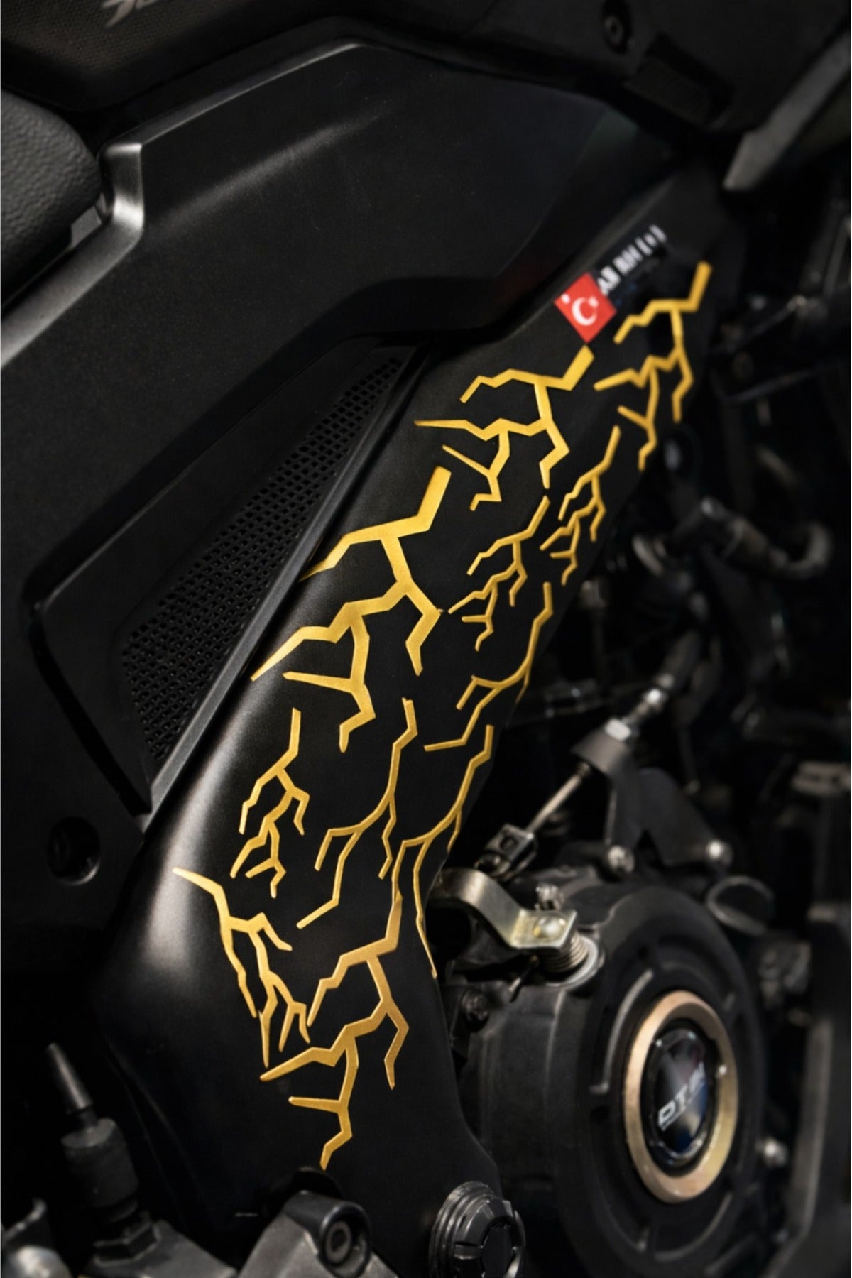 Motor ve Kask için Mat Gold Yıldırım-Şimşek Sticker Seti (Toplamda 16 Adet tekli Yıldırım)