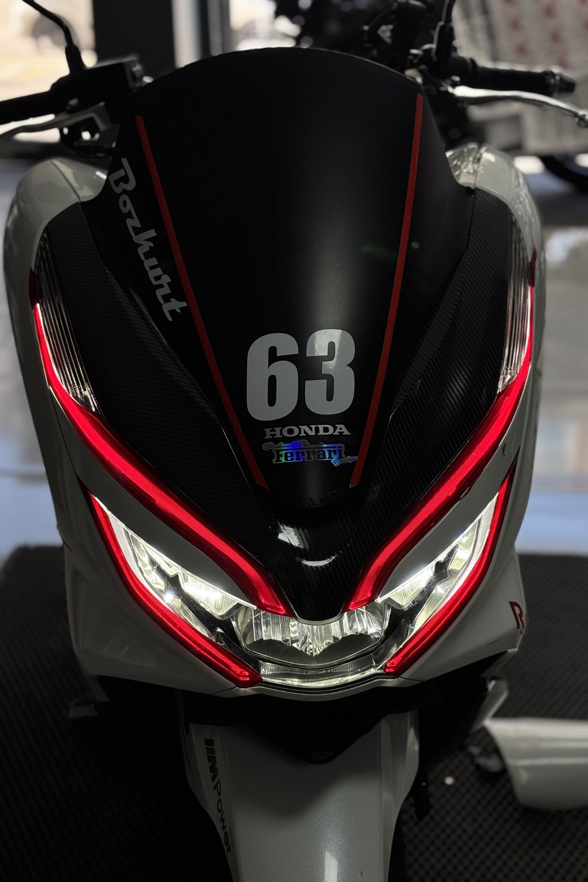 Honda PCX (2018-2020) için Far Tasarım Folyosu Sticker