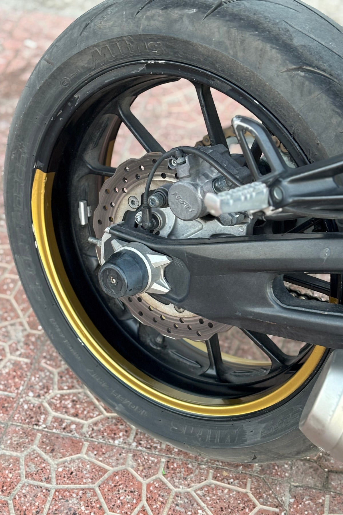 Motosiklet Jantı için Gold Renk Yarım Jant Şeridi Sticker (17 Inch Uyumlu 4 Parça)