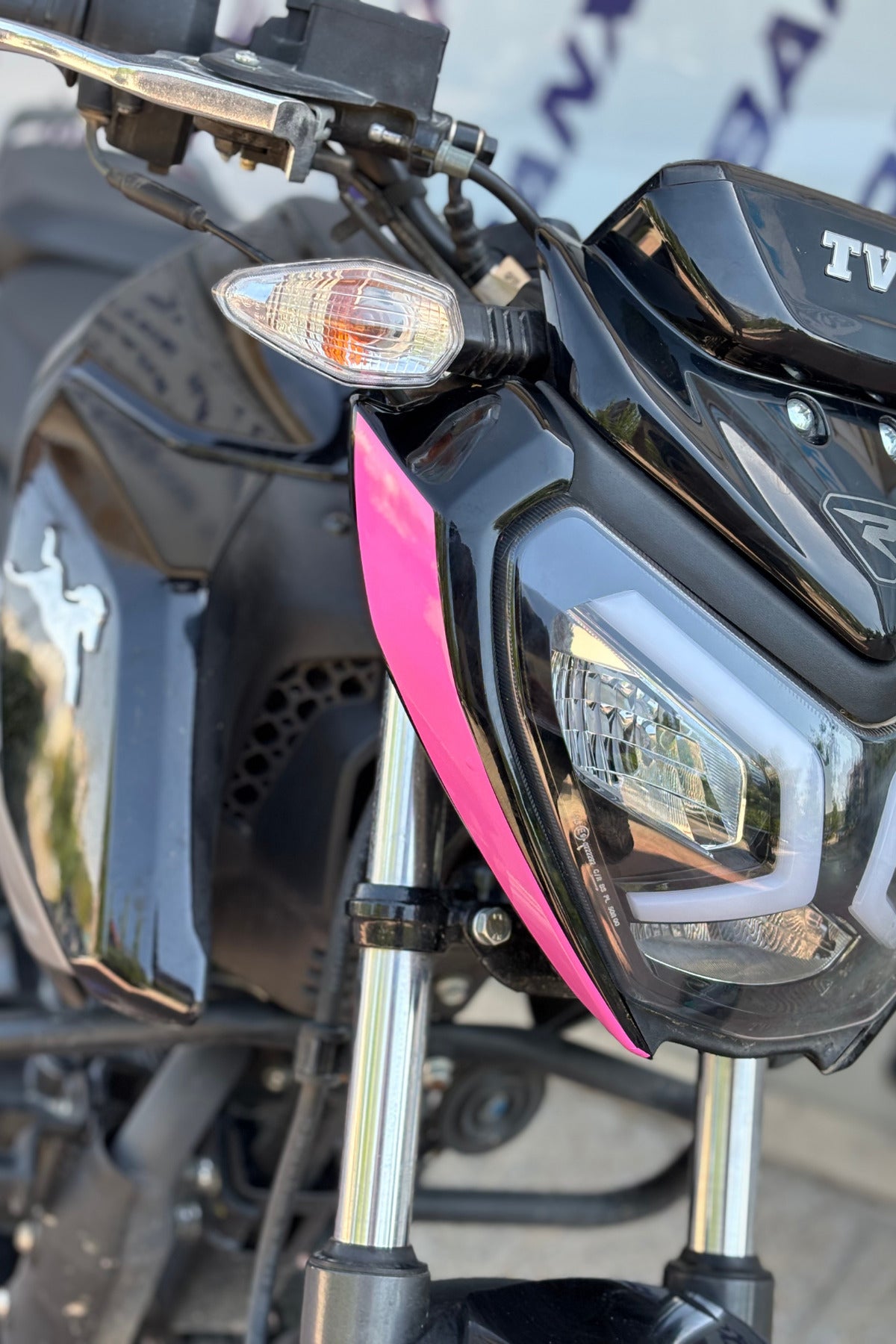 TVS Raider için Far Kaşı Detay Sticker (Sağ ve Sol)