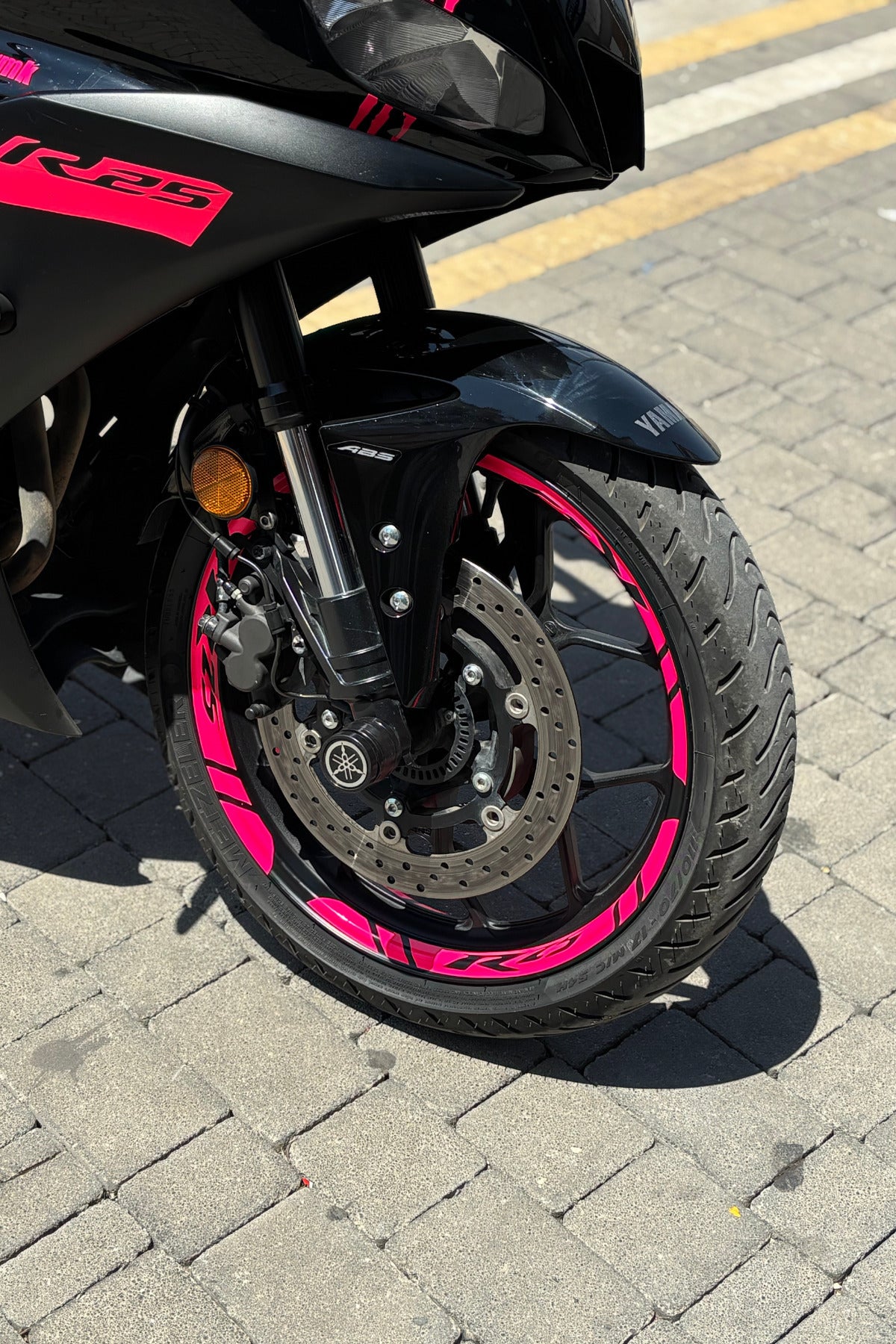 Yamaha R25 için Pembe Renk Jant Şeridi Sticker Etiket (12 Parça )