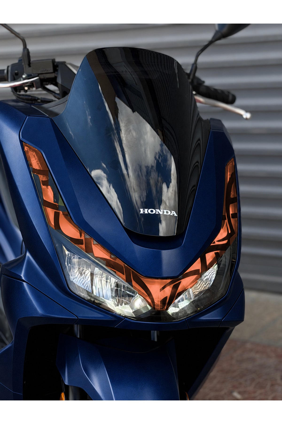 Honda PCX Deluxe için Tribal Dövme Desenli Far Filmi Far Tasarım Sticker (2025-2026 Uyumlu)