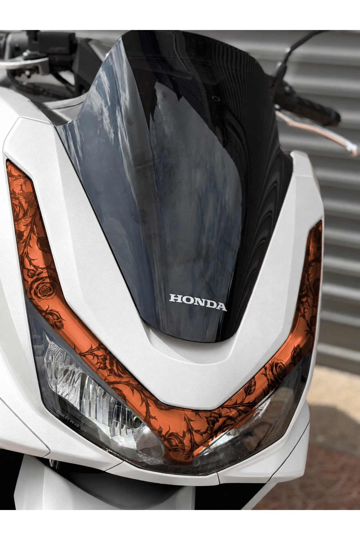 Honda PCX Deluxe Sarmaşık Gül Desenli Far Filmi Far Tasarım Sticker (2025-2026 Yılları Uyumlu)