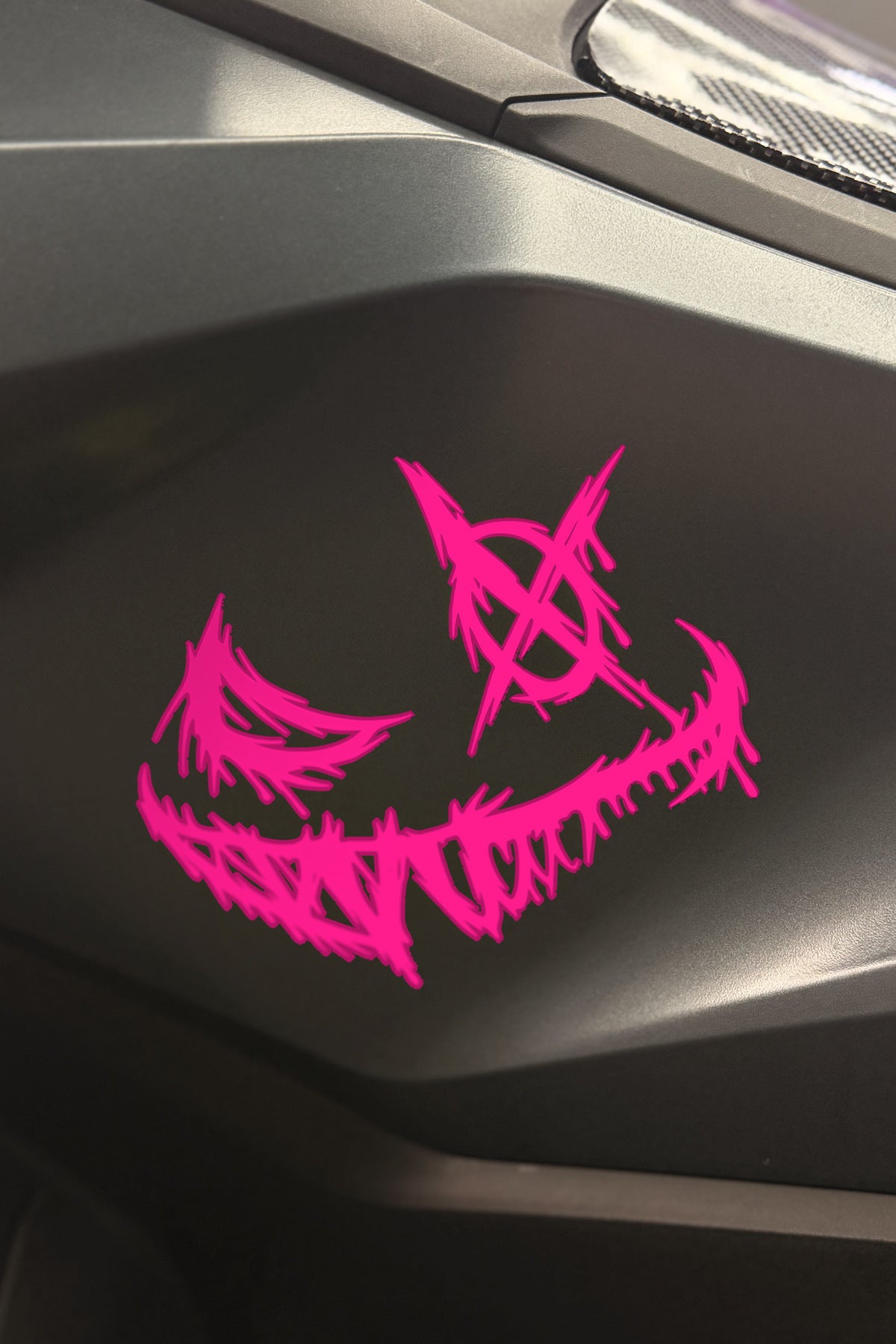 Motosiklet ve Kask için Gülen Yüz Canavar Sticker