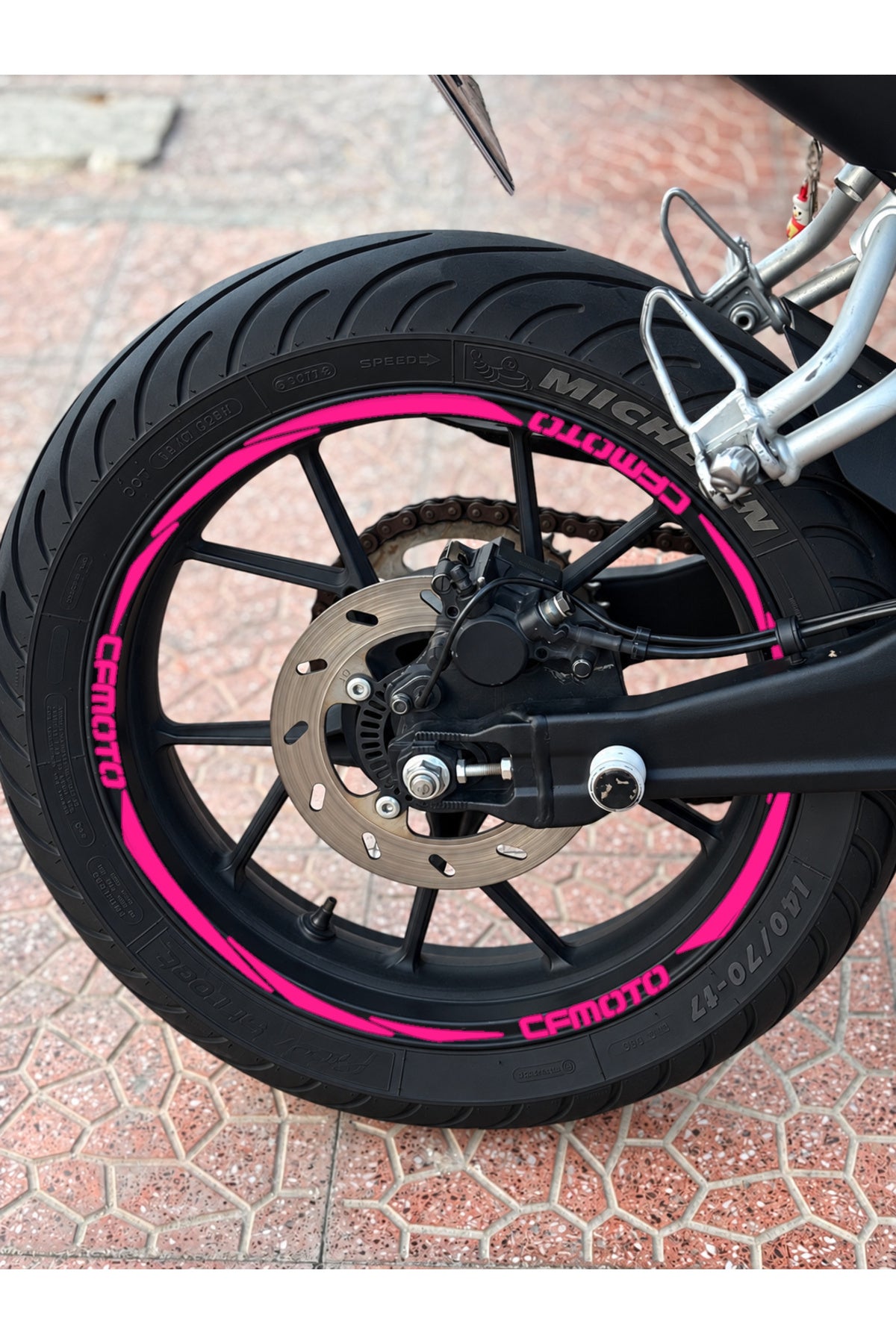 CFMOTO Motosikletler için 17 Inch Tüm Jantlara Uyumlu Universal Jant Şeridi+CFMOTO Yazıları (Ön ve Arka Janta Yeterli)
