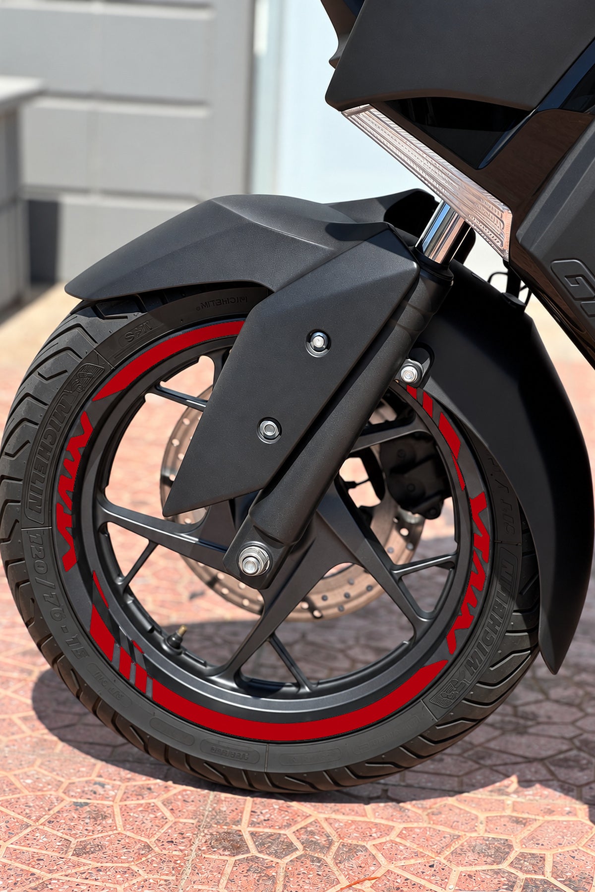 Yamaha Xmax Scooter için Kalın Kesikli + Xmax Yazılı Jant Şeridi Sticker Seti (Ön Arka Yeterli)
