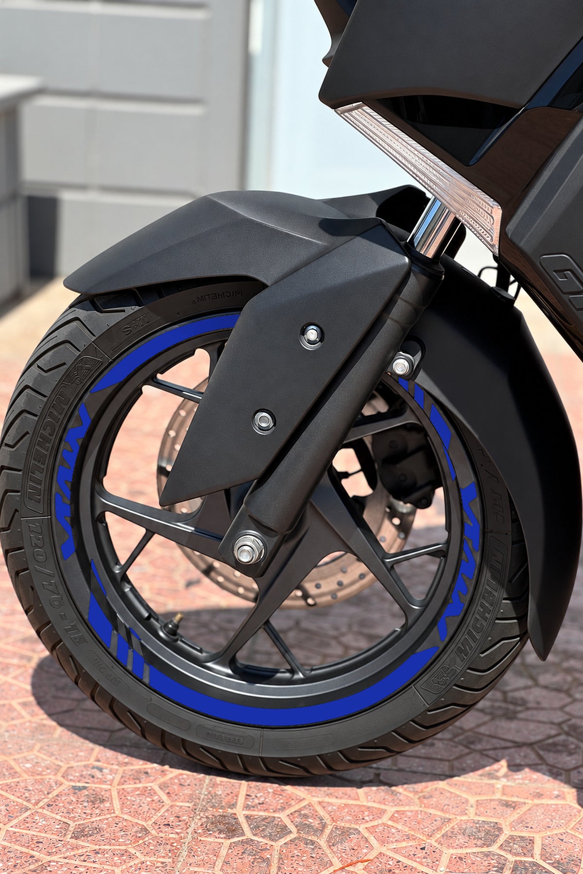 Yamaha Xmax Scooter için Kalın Kesikli + Xmax Yazılı Jant Şeridi Sticker Seti (Ön Arka Yeterli)