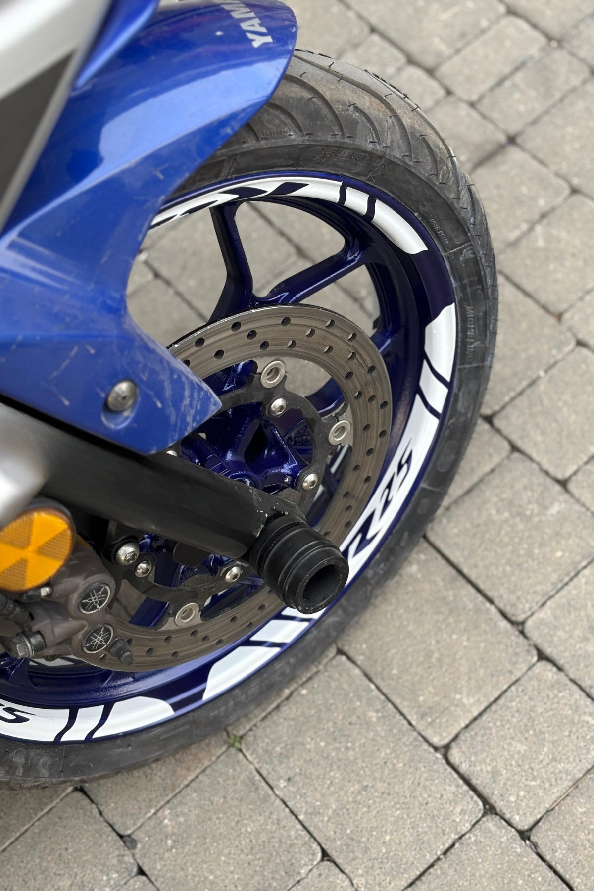Yamaha R25 Grubu için Tüm Yıllara Uyumlu Beyaz Renk 12 Parça Jant Şeridi