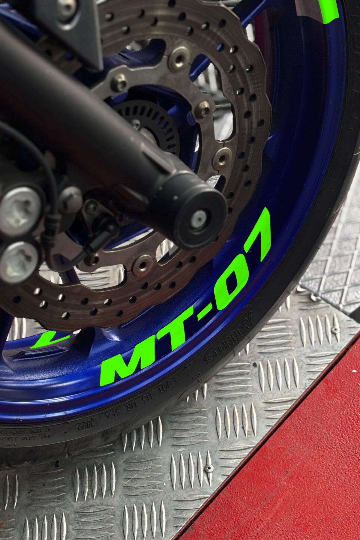 Yamaha MT-07 için Jant içi MT-07 Yazı Sticker Etiket ( 4 Adet) (Tüm Yıllara Uyumlu)