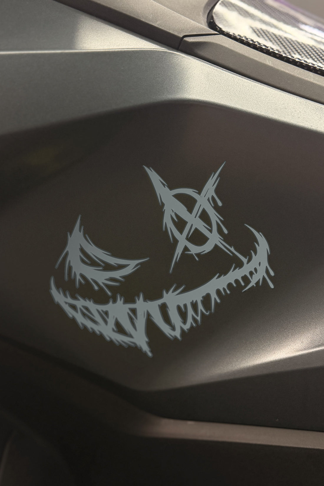Motosiklet ve Kask için Gülen Yüz Canavar Sticker