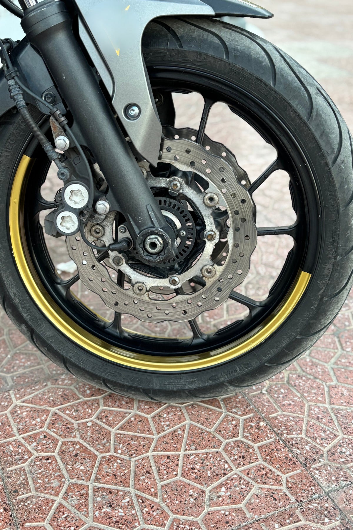 Motosiklet Jantı için Gold Renk Yarım Jant Şeridi Sticker (17 Inch Uyumlu 4 Parça)