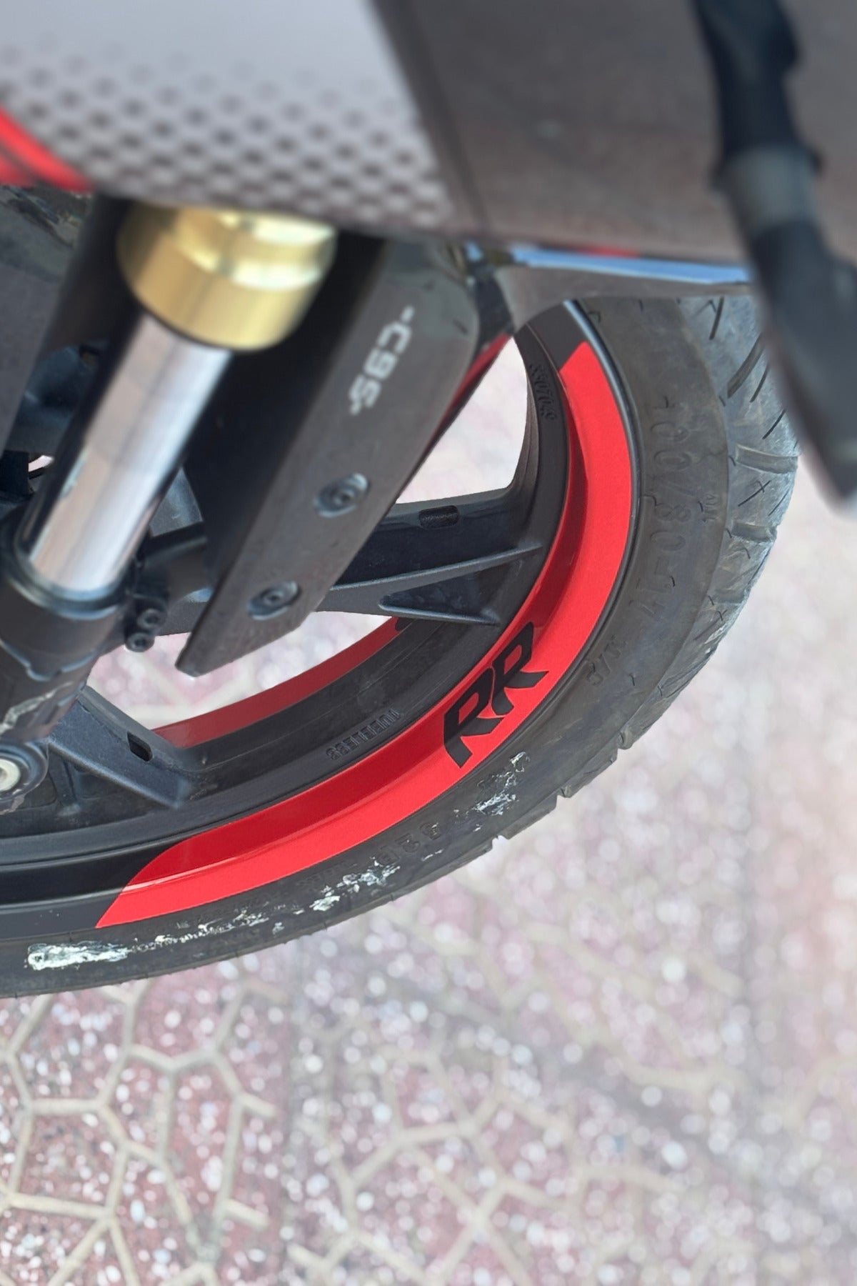 RKS SRK 125R için Kırmızı Renk RR Yazılı Çeyrek Jant Şeridi Sticker Seti (8 Parça)