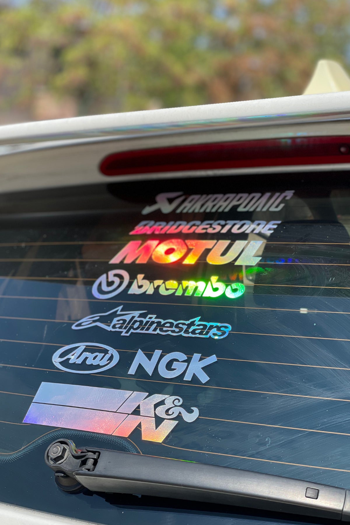 Araba Cam Arkası için Hologramlı Renk Değiştirip Parlayan Dekoratif Sponsorlu Sticker (1 Adet)