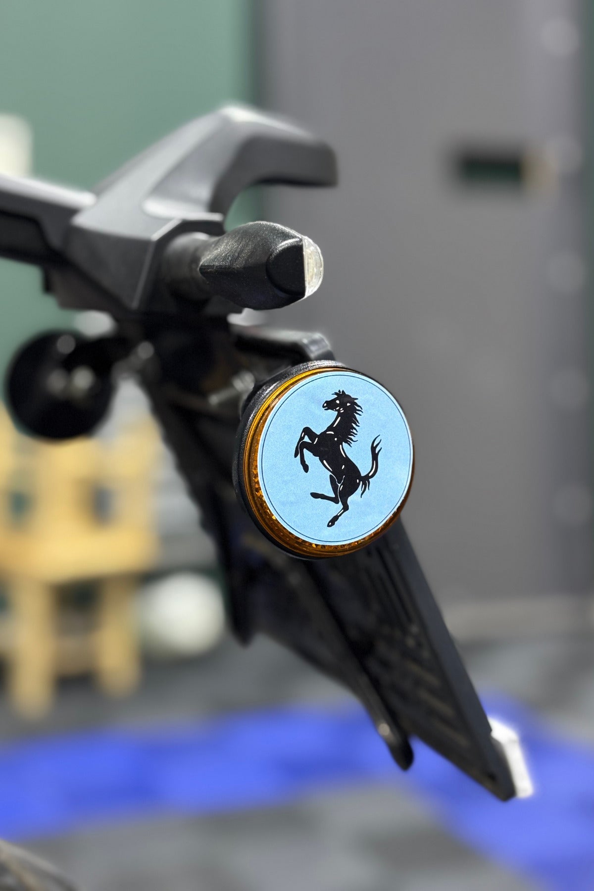 Motosiklet Kedigözü için Yuvarlak 5CMx5CM At Sticker Seti (2 Adet)