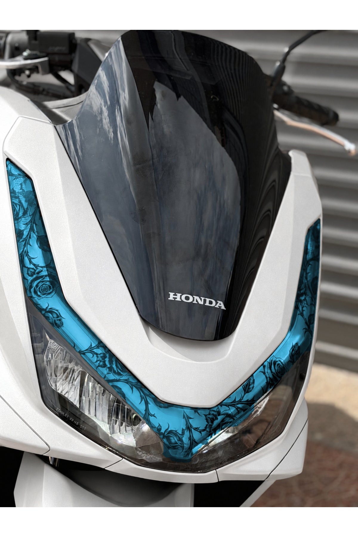 Honda PCX Deluxe Sarmaşık Gül Desenli Far Filmi Far Tasarım Sticker (2025-2026 Yılları Uyumlu)