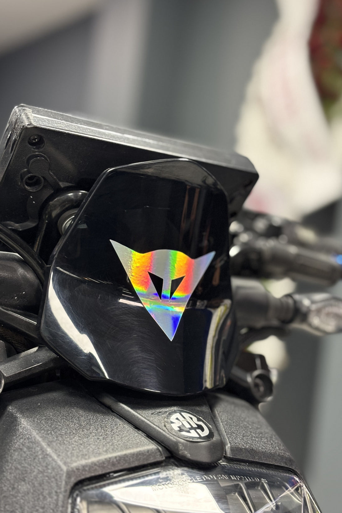 Motor-Kask için Hologramlı Renk Değiştiren Dainese Arma Sticker Etiket (1 Adet) (7CMx7CM)