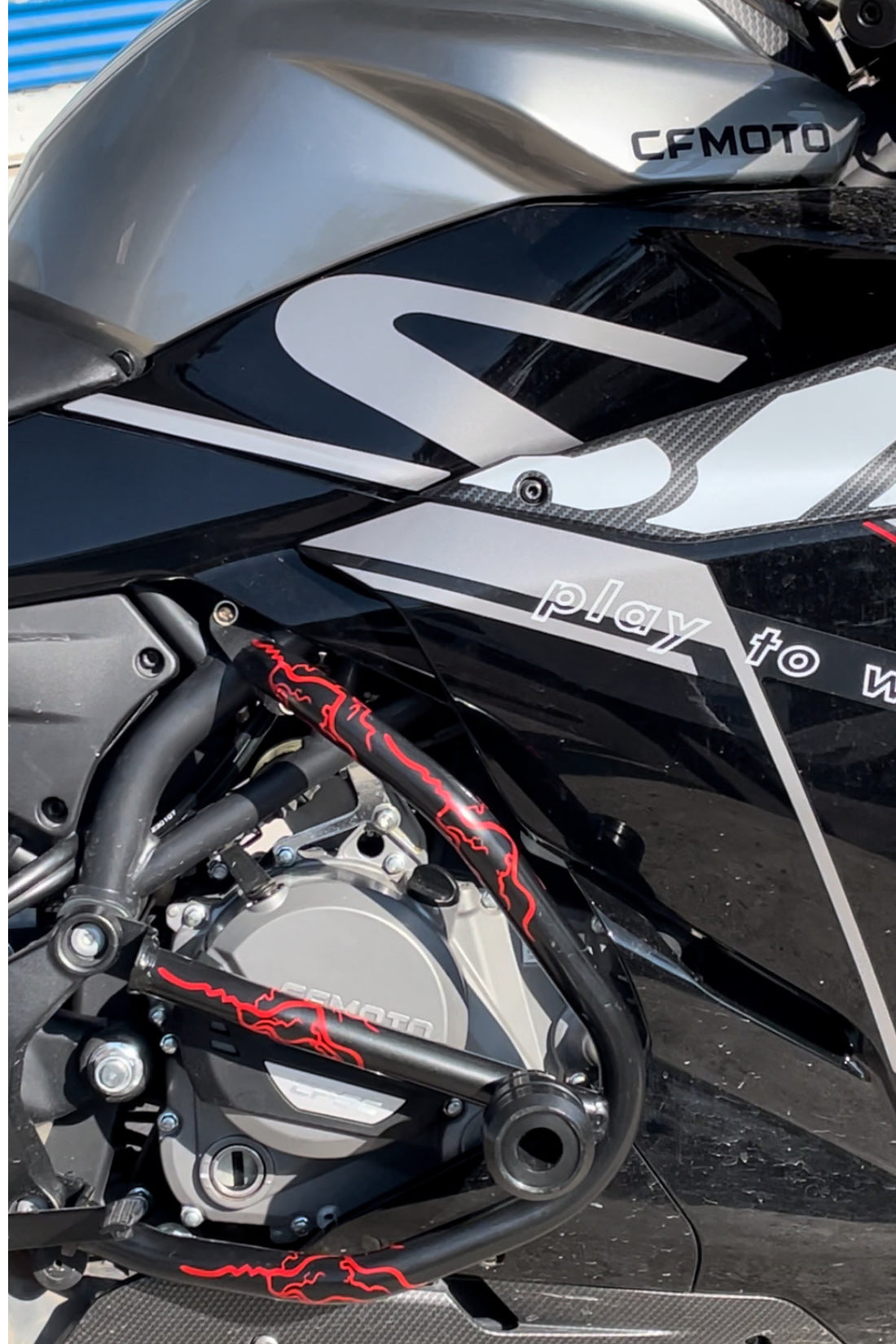 Motor Koruma Demiri için Kırmızı Sticker Etiket Yıldırım Şimşek Sticker Seti 4'lü (TEK TARAF İÇİN)
