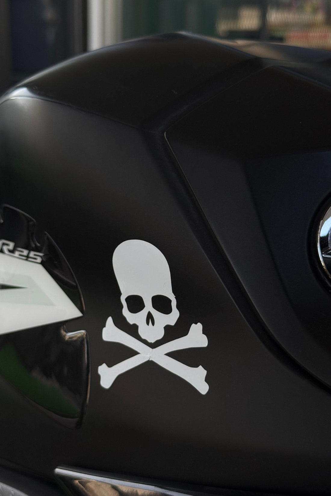 Motor-Araba-Laptop için Beyaz Kurukafa Sticker (6,5CMX6CM)