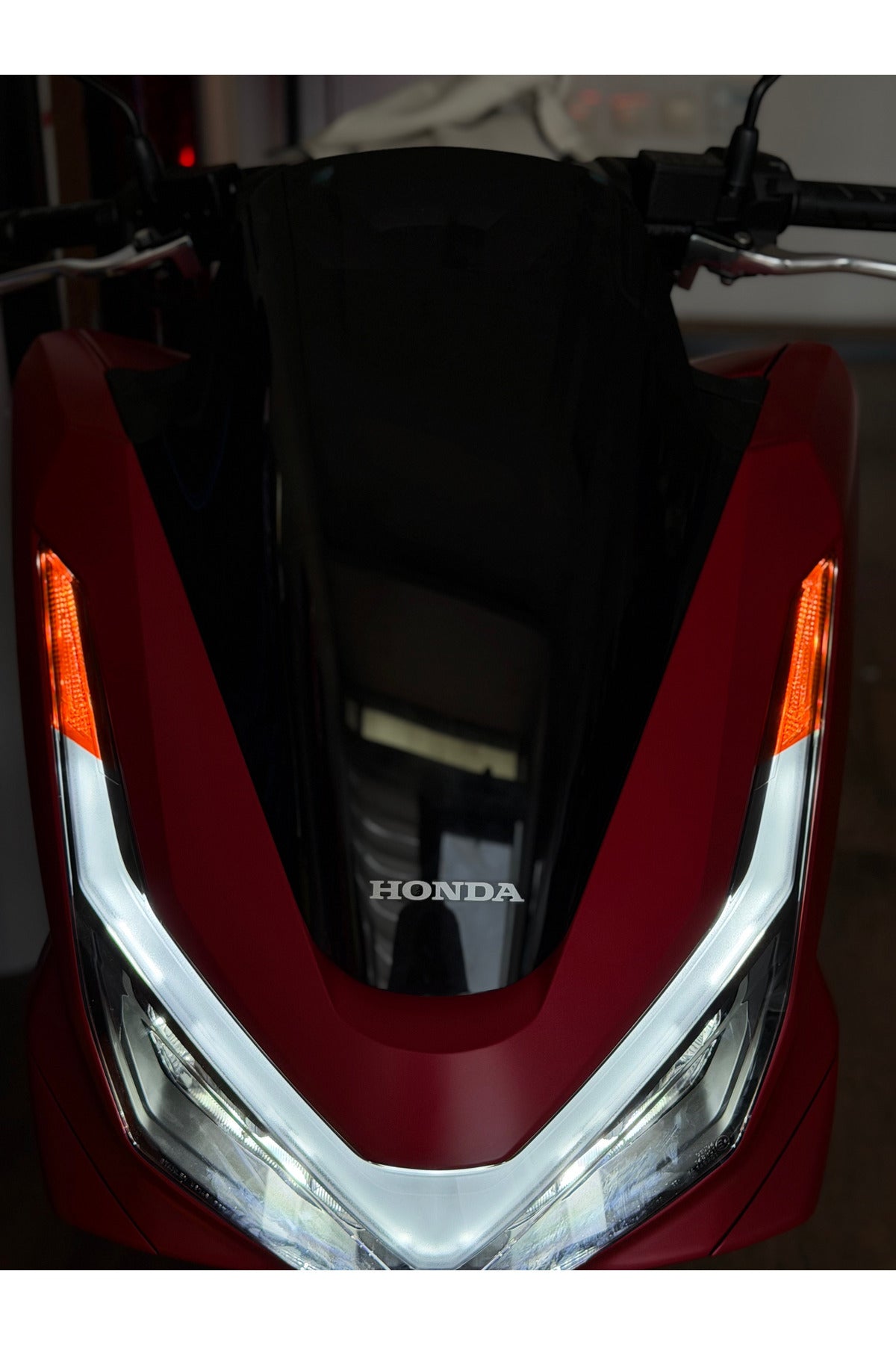 Honda PCX Deluxe Sinyal Kısımlarına Renkli Far Filmi Sticker (Sağ ve Sol ) (2025-2026 Uyumlu)