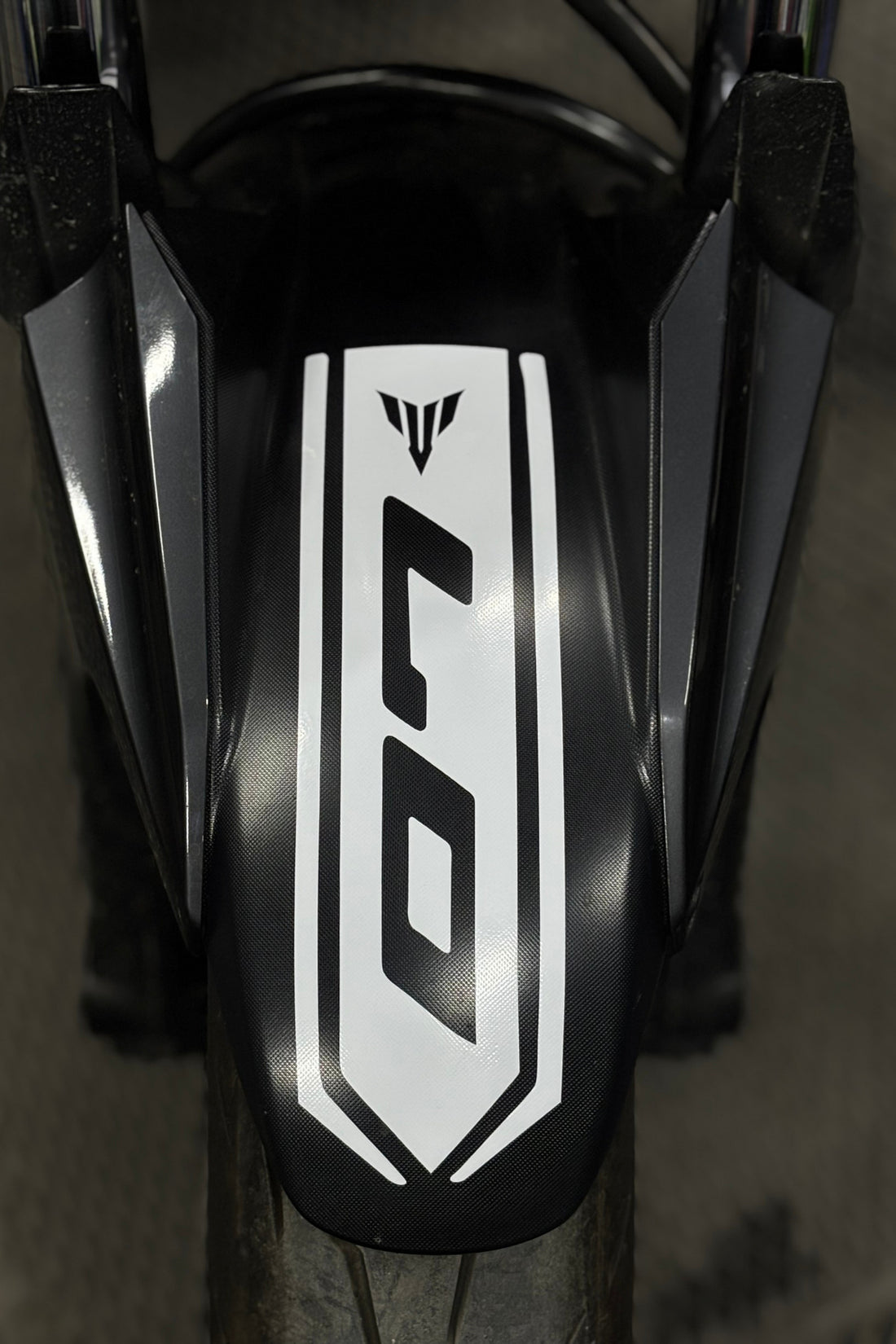 Yamaha MT-07 için Beyaz Renk Çamurluk Sticker Etiket